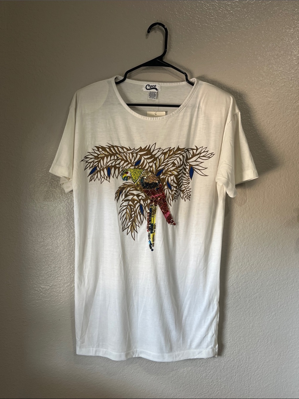 Coco brand white t-shirt vibrant sequined parrot graphic One Size Vintage